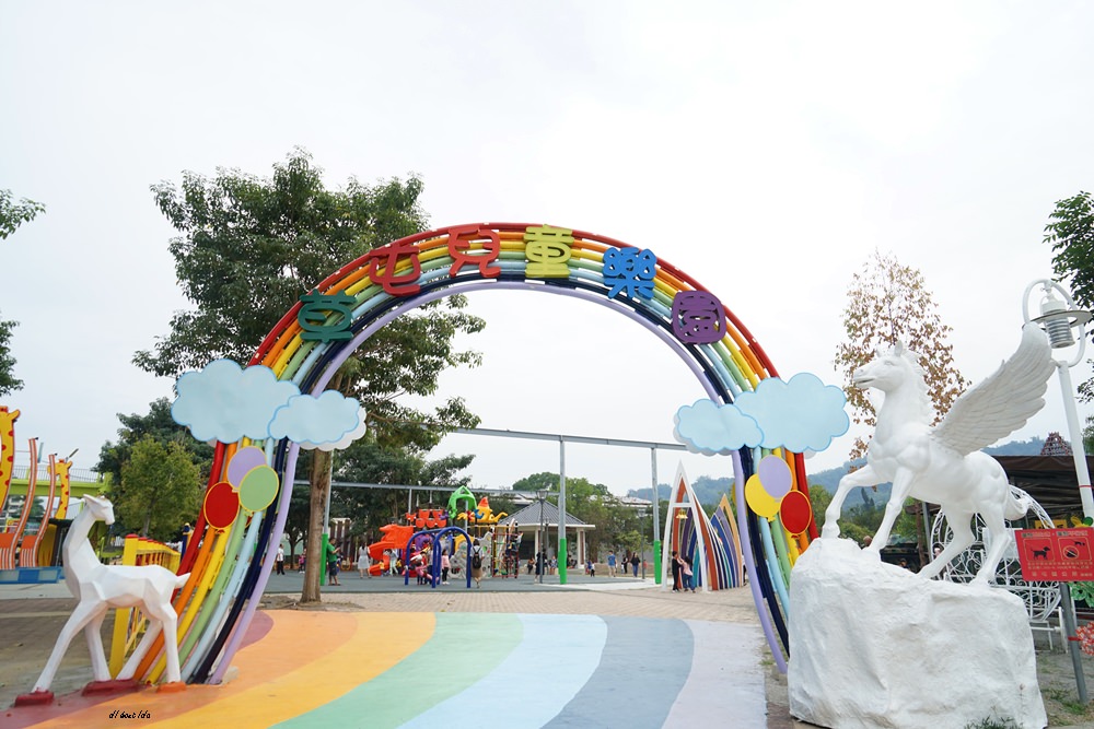 草屯兒童樂園南投免費景點親子遊超推薦玩沙池球池攀岩溜滑梯通通有 拉拉隨性隨意走走看看